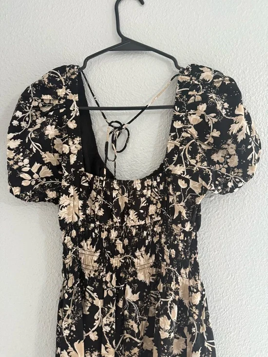 Abercrombie and Fitch Puff Sleeve Smocked Waist Midi Dress - Picture 3 of 6